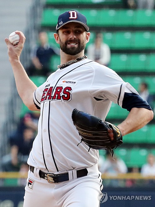 14일 오후 서울 잠실야구장에서 열린 2017 프로야구 두산 대 LG의 경기에서 두산 선발투수 니퍼트가 힘차게 공을 던지고 있다. 2017.6.14 (서울=연합뉴스)