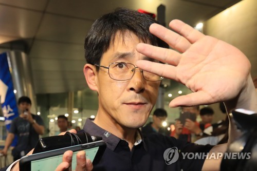 인천공항에 도착한 김학철 의원