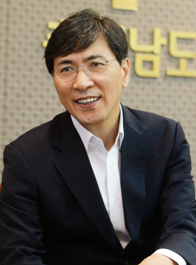 <일자리 창출, 광역단체장에 듣는다>“경제민주화와 국토 균형발전 전략이 일자리 정책의 핵심”