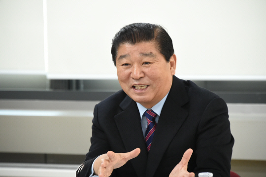 <일자리 창출, 기초단체장에 듣는다>“‘규제 백화점’ 서 역발상… 일자리 2만개 창출도시로 탈바꿈”