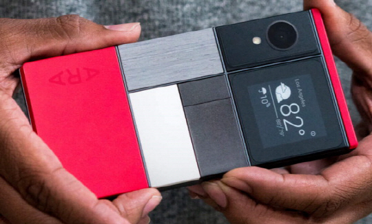 구글 모바일 연구소(ATAP)가 지난해 개발자회의(I/O)를 앞두고 공개한 모듈러 스마트폰 ‘아라’의 개발자용 시제품.