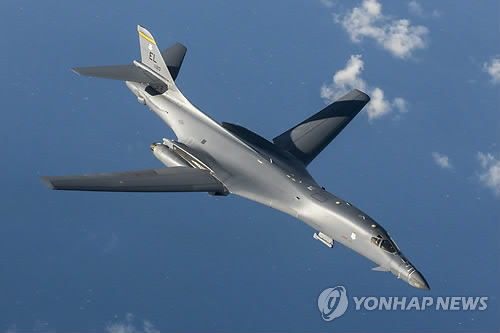 비행중인 미국 공군의 B-1B 장거리 전략폭격기[EPA=연합뉴스 자료사진]