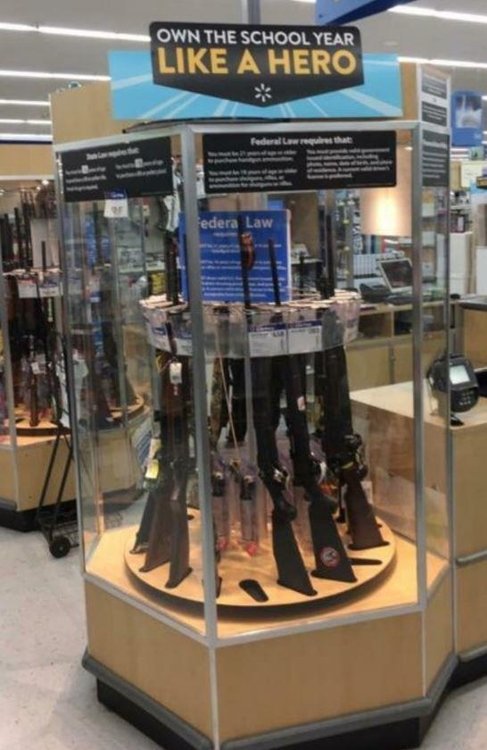 월마트에 진열된 총기류[USA투데이 캡처]