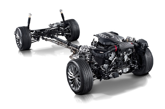 앞뒷바퀴 모두 멀티링크 서스펜션이 적용된 제네시스 EQ900 섀시 구조.