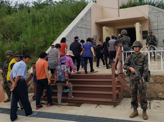 21일 인천 옹진군 백령도에서 을지연습의 일환으로 주민 대피훈련을 하고 있다. 옹진군청 제공