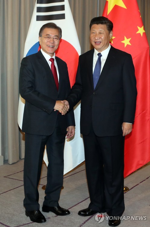 악수하는 한-중 정상