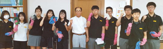 <아낌없이 주는 나무, 우리 선생님>정년퇴직 앞두고… 힘들고 어려운 ‘담임’ 자청해 학생 지도