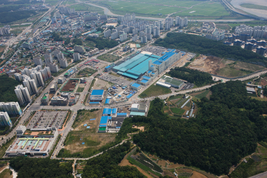 지난 2011년 준공된 이후 전기초자 코리아(EGkr) 등 외국투자기업 15개 업체가 입주한 경기 파주시 문산읍 당동리 당동 일반산업단지 전경.