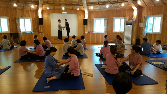 <아낌없이 주는 나무, 우리 선생님>문턱 없앤 온라인 상담… “상처 치유하니 교단생활이 더 즐거워”