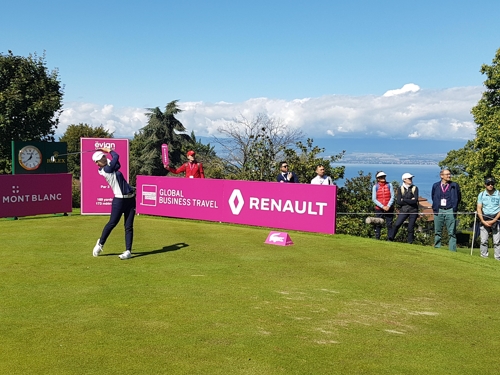 (에비앙 레뱅 <프랑스>=연합뉴스) 15일(현지시간) 에비앙 챔피언십 1라운드 8번홀에서 티샷하는 박성현