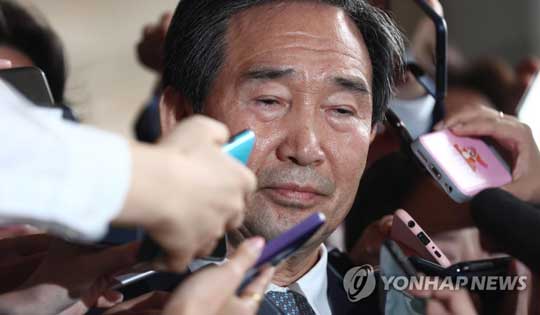 (서울=연합뉴스)  한국항공우주산업(KAI)의 경영비리 의혹 정점에 있는 하성용 전 대표가 19일 오전 서울 서초구 서울중앙지검으로 소환되고 있다. 2017.9.19