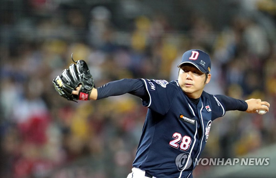 (광주=연합뉴스) 22일 오후 광주-KIA 챔피언스필드에서 열린 프로야구 두산 베어스와 KIA 타이거즈 경기에서 두산 선발 장원준이 6회 말까지 무실점 호투를 이어가고 있다.