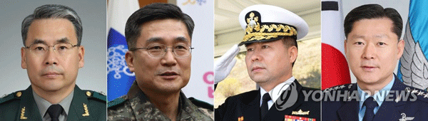 (서울=연합뉴스) 정부는 26일 합동참모회의 2인자인 합참 차장에 7군단장인 이종섭(56·육사 40기) 육군 중장을 임명하는 등 장성급 장교 인사를 단행했다. 왼쪽부터 이종섭 합참 차장, 서욱 합참 작전본부장, 심승섭 합참 전략기획본부장, 원인철 합참 군사지원본부장. 2017.9.26 [연합뉴스 자료사진]