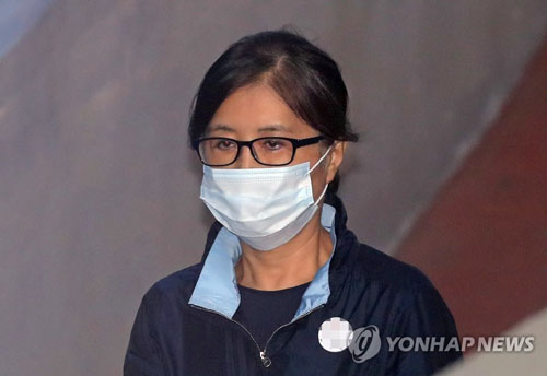 (서울=연합뉴스) 최순실 씨가 14일 오후 서울 서초구 서울중앙지법에서 열린 재판에 출석하고 있다. 2017.9.14