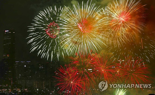 서울세계불꽃축제 모습. [연합뉴스 자료사진]
