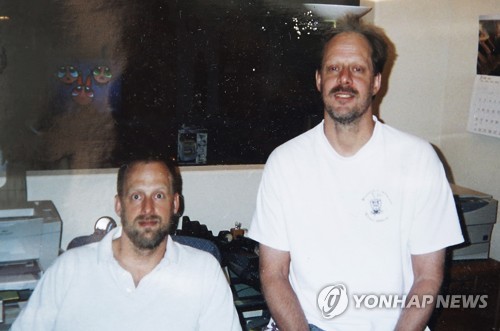 라스베이거스 총기난사범 스티븐 패덕(오른쪽)과 동생 [AP=연합뉴스]