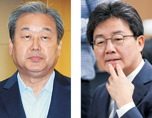 바른정당 내 통합파 핵심 인물인 김무성(왼쪽 사진) 의원이 11일 오전 국회에서 열린 ‘열린 토론, 미래’ 주최 토론회에 참석해 있다. 자강파의 핵심인 유승민(오른쪽) 의원은 이날 서울 여의도 당사에서 열린 국회의원·원외위원장 연석회의에 참석했다. 김호웅 기자·연합뉴스