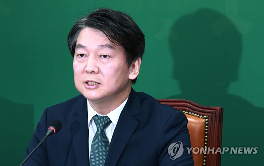 (서울=연합뉴스) 국민의당 안철수 대표가 27일 오전 국회 본청 당대표실에서 열린 최고위원회의에 참석해 발언하고 있다.