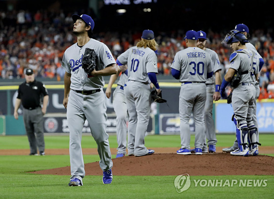4점 주고 강판하는 다르빗슈 [AP=연합뉴스]