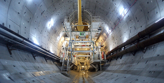 SK건설은 해외플랜트 시장에서 개발형 수익사업을 수주, 글로벌 건설시장의 강자로 자리매김하고 있다. SK건설이 지난 2013년 착공, 48개월 만에 개통한 터키 보스포루스 해협 유라시아 해저터널을 TBM(Tunnel Boring Machine·터널 뚫는 기계)이 작업하는 모습.   SK건설 제공