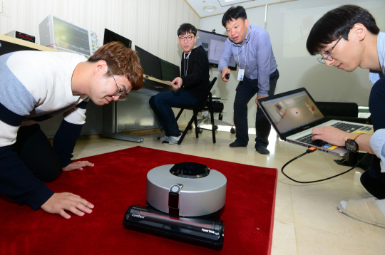 < Beyond china >스스로 답 찾는 ‘AI 로봇 청소기’… 게임의 룰을 바꾼다