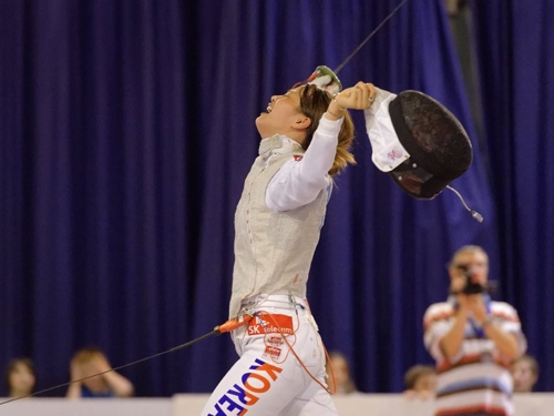 기뻐하는 홍효진[국제펜싱연맹 페이스북 캡처]