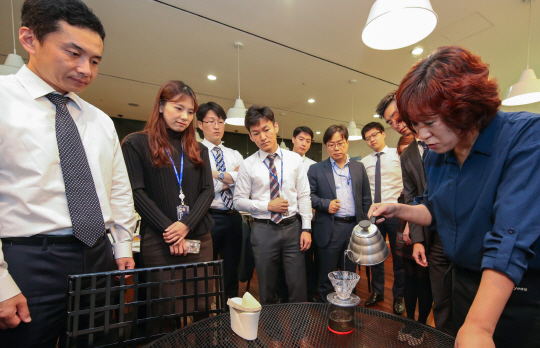 <일·가정 양립…행복 경영시대 연다>바리스타·꽃꽂이·팝아트… 직원 삶의 질 높이는 ‘H-컬쳐 클래스’