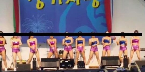 성심병원이 자체적으로 개최하는 체육대회 중 간호사들의 장기자랑 모습.[간호사 대나무숲 페이스북 이미지 캡처=연합뉴스]