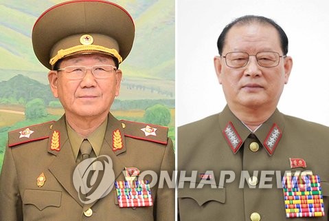 (서울=연합뉴스) 국가정보원은 20일 북한이 20년만에 처음으로 군 정치국에 대한 검열을 진행해 황병서 총정치국장 등을 처벌했다는 첩보를 입수한 것으로 알려졌다. 국정원은 이날 국회에서 국회 정보위에 대한 업무보고를 통해 “총정치국장 황병서(왼쪽)와 제1부국장 김원홍을 비롯해 총정치국 소속 장교들이 처벌받았다는 첩보가 입수돼 주시하고 있다”고 말했다.[연합뉴스 자료사진]
