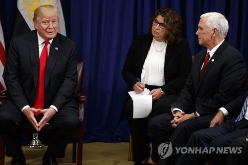 이집트 대통령과 회동 중인 도널드 트럼프 대통령