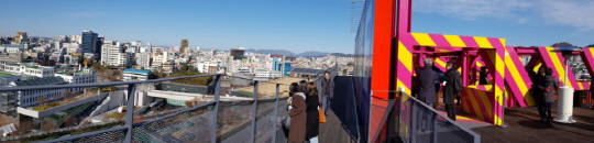 광주 동구 광주영상복합문화관 8층에 설치된 뷰폴리 ‘자율건축’. 이곳에 서면 국립아시아문화전당을 비롯한 광주 구도심과 무등산 일부를 조망할 수 있다.