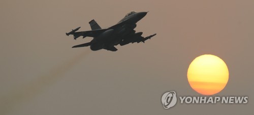 지난 7일 광주 기지에서 이륙하는 미 F-16 전투기 [연합뉴스 자료사진]
