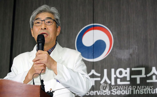 (서울=연합뉴스) 이한영 국립과학수사연구소장이 18일 오후 서울 양천구 국과수 서울분소에서 이대목동병원 중환자실에서 잇따라 숨진 신생아들에 대한 부검 상황에 대해 브리핑하고 있다.