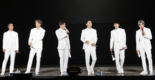 정상의 아이돌 그룹 엑소.