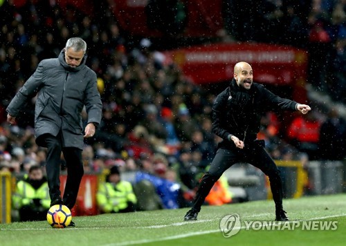 맨유 ‘조제 모리뉴’ 감독과 맨체스터 시티 ‘펩 과르디올라’ 감독 [EPA=연합뉴스 자료사진]