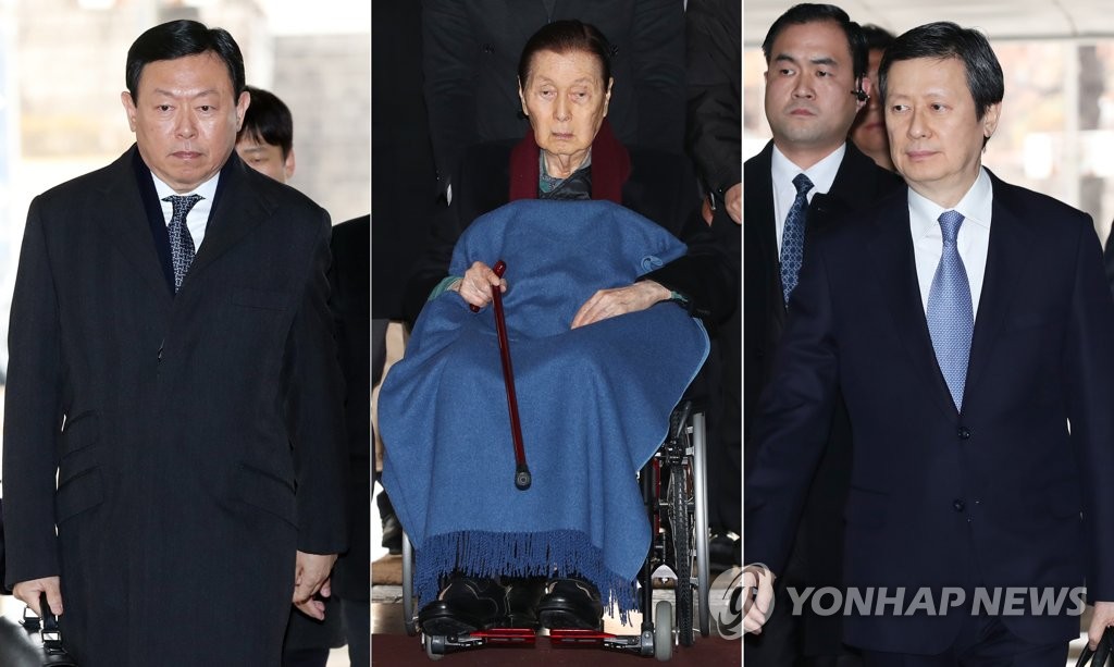신동빈 롯데그룹 회장(왼쪽부터), 신격호 명예회장, 신동주 SDJ코퍼레이션 회장.