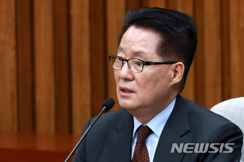 【서울=뉴시스】 22일 오전 서울 여의도 국회 제3회의장에서 열린 국민의당 의원총회에 참석한 박지원 전 대표가 발언하고 있다. 2017.12.22.