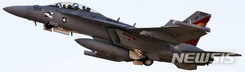 일본이 북한을 염두에 두고 도입을 추진하는 전자전용 공격기의 후보 중 하나인 미군 EA-18G 그라울러.