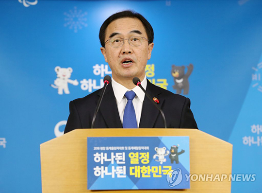 (서울=연합뉴스) 조명균 통일부 장관이 2일 오후 서울 종로구 정부서울청사에서 남북회담 관련 브리핑을 하고 있다.