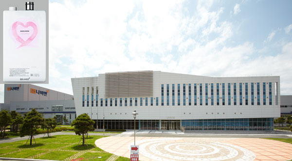 경동나비엔의 글로벌 생산기지인 경기 평택의 서탄공장 전경. 작은 사진은 경동나비엔의 콘덴싱보일러 ncb550모델.    경동나비엔 제공