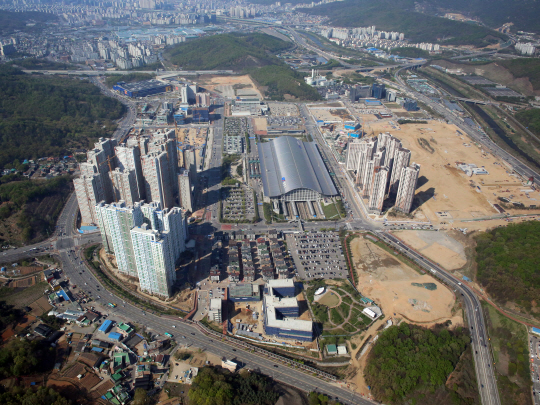 경기 광명시가 유라시아 대륙철도 출발역 지정을 추진하고 있는 KTX 광명역 전경.   광명시 제공