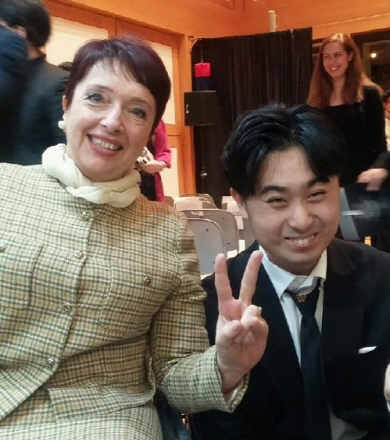 지난해 12월 유엔 세계장애인의 날 행사에 참석한 배범준(오른쪽) 씨. 배범준 씨 어머니 제공, 연합뉴스