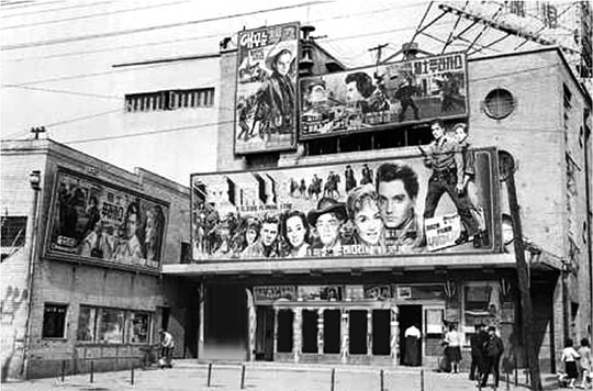 오영진의 ‘맹진사댁 경사’가 영화화됐던 1962년 무렵의 단성사. 당시 영화는 예술이 정치에 지배될 수밖에 없었던 현실을 보여주고 있다.   연합뉴스