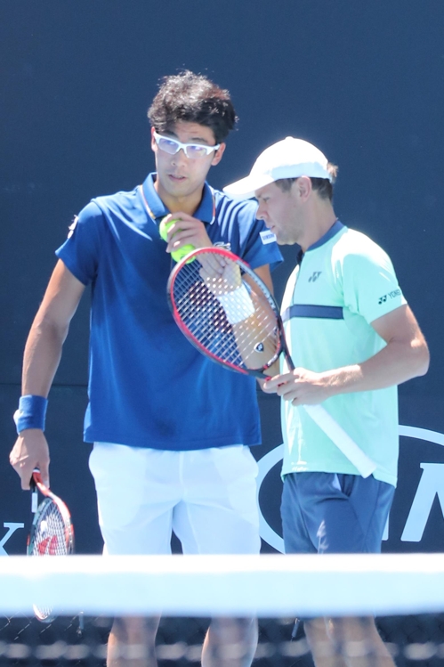 정현(왼쪽)과 알보트. [대한테니스협회 제공=연합뉴스]