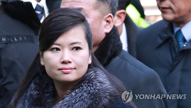 (서울=연합뉴스) 현송월 삼지연관현악단 단장을 비롯한 북한 예술단 사전점검단이 21일 서울역 안으로 들어서고 있다.