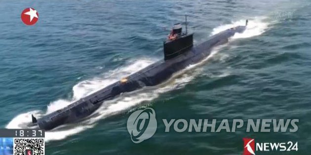 (상하이=연합뉴스) 미국이 남중국해에서 ‘항행의 자유’ 작전을 상시화하려는 움직임을 보이자 중국군이 잠수함 부대의 훈련 장면을 공개했다. 중국 인민해방군의 공식 인터넷매체인 ‘중국군망’은 6일 중국 남해(남중국해)함대의 모 잠수함 부대에 소속된 잠수함들을 공개하며 지난달 남중국해에서 실전 어뢰 훈련을 했다고 전했다. 사진은 중국군이 남중국해 잠수함 훈련을 하는 모습. 2017.9.6 ［중국망 웹사이트 캡처=연합뉴스］
