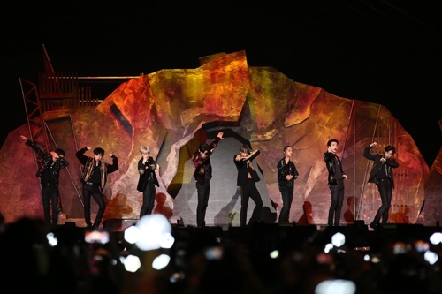 ‘MAMA’에서 5년 연속 대상받은 엑소[Mnet 제공]