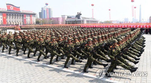 작년 4월 15일 김일성 105번째 생일을 맞아 평양 김일성광장에서 열린 열병식 모습[연합뉴스 자료사진]