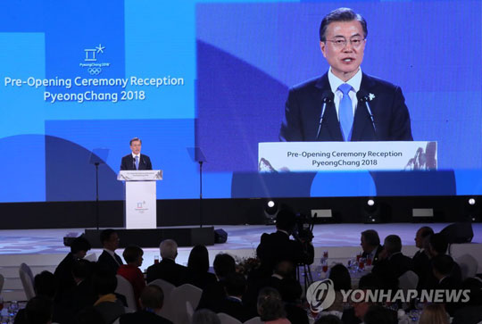 (평창=연합뉴스) 문재인 대통령이 9일 오후 강원도 용평 블리스힐스테이에서 열린 올림픽 개회식 리셉션에서 환영사하고 있다. 2018.2.9