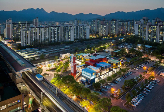 서울 동북권 주민들의 문화생활 거점으로 자리 잡은 ‘플랫폼창동61’전경. 오는 2022년 2만 석 규모의 국내 최초 대형 공연장인 ‘서울아레나’가 완공될 때까지 마중물 역할을 수행한다.  자료사진